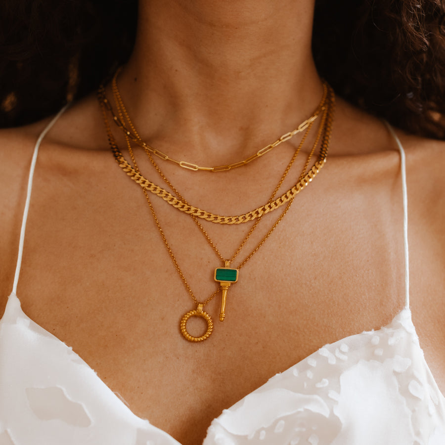 model gold jewelry layer necklaces