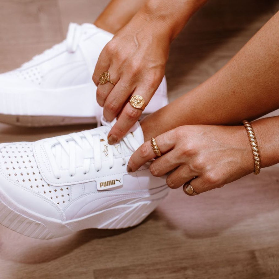 rings gold white sneakers street style